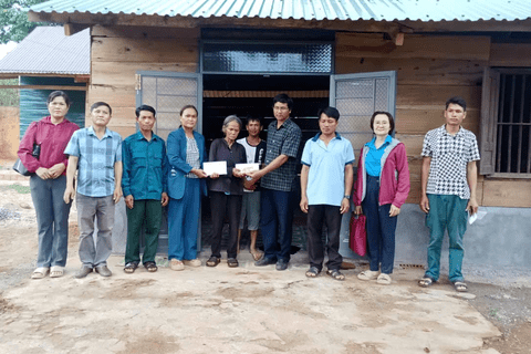Đăk Long ấm áp nghĩa tình: Trao hơn 40 triệu đồng từ nguồn quyên góp, xã hội hóa hỗ trợ nhà ở cho hộ đặc biệt khó khăn