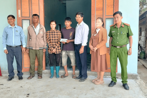Đăk Long: Hoàn thành nghiệm thu và cấp tiền hỗ trợ xóa nhà tạm, nhà dột nát cho 24 hộ.